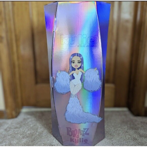 Bratz x Kylie Jenner 24-Inch Fashion Doll with Gown, 2 Feet Tall, - Picture 3 of 7